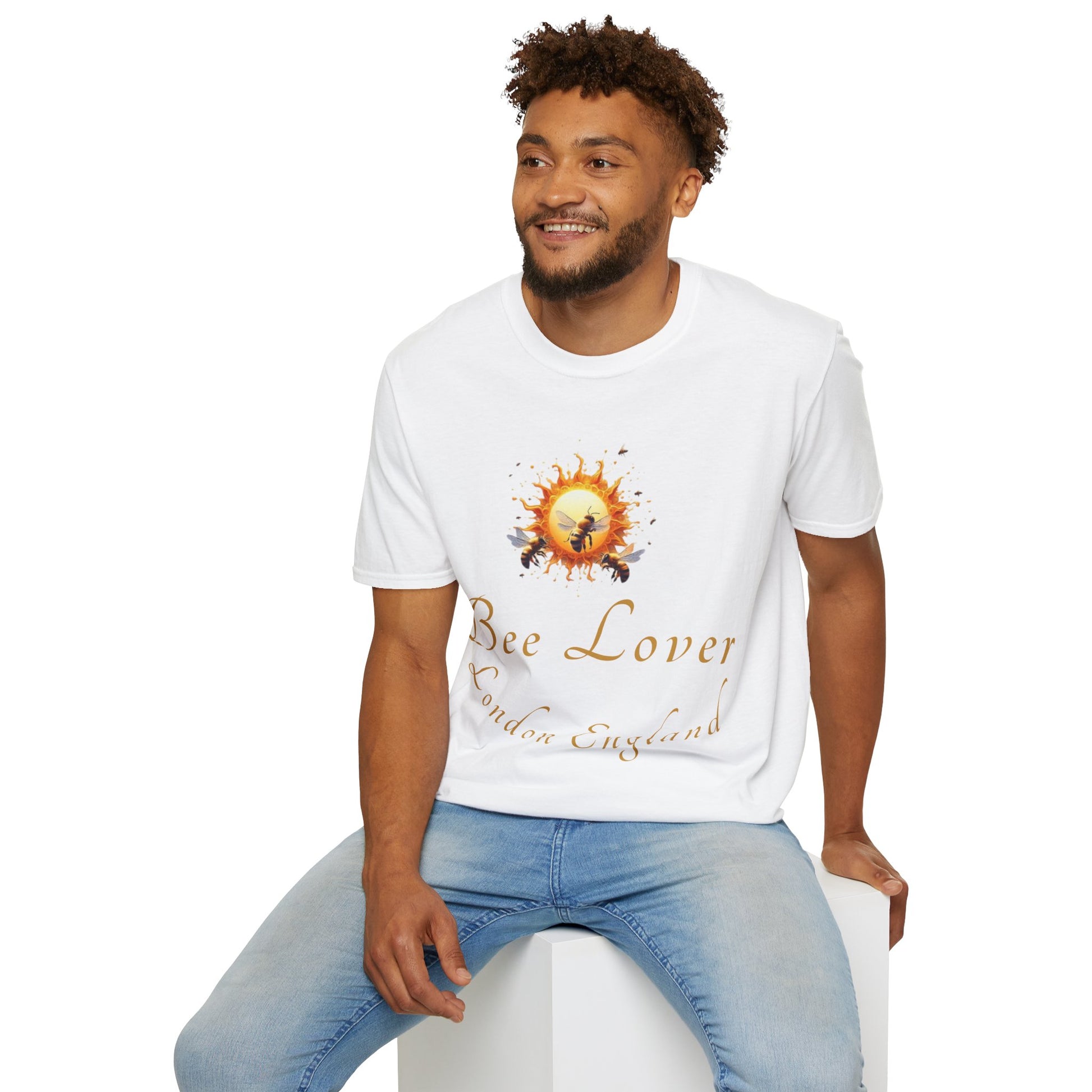 "Bee Lover T-shirt featuring a honeybee design on sustainable organic cotton fabric."