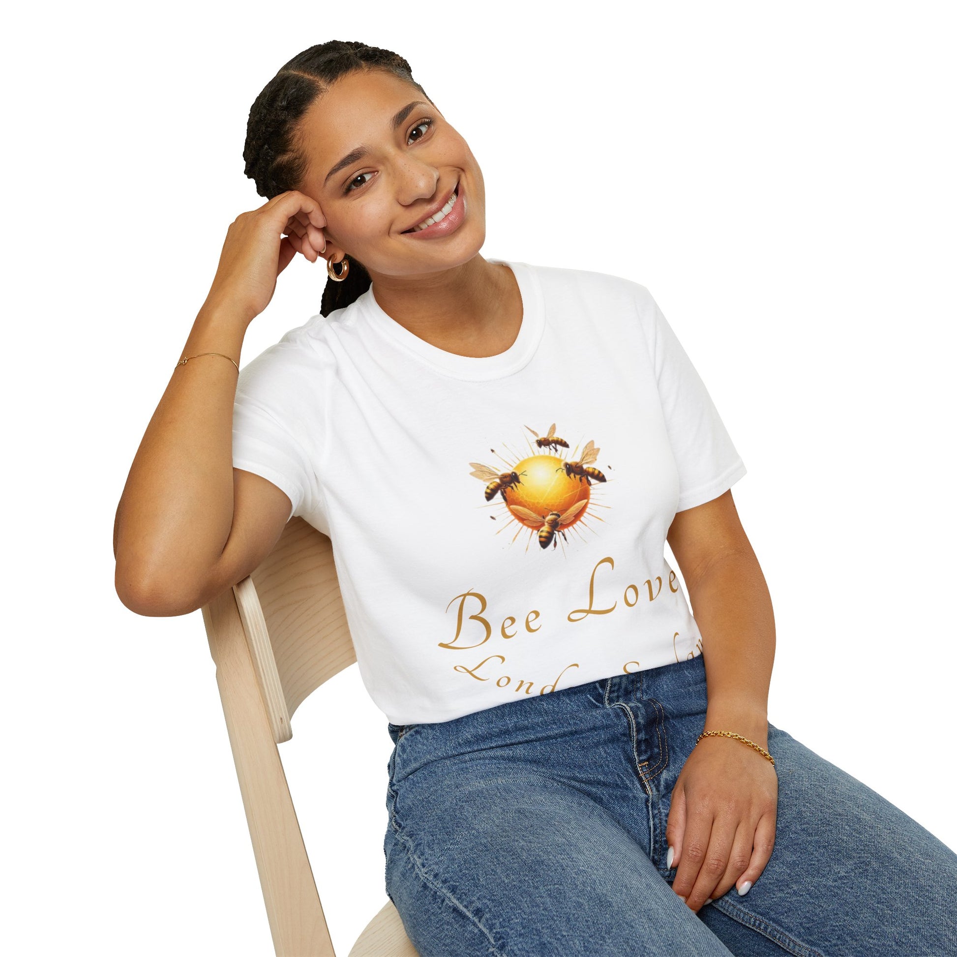 "Bee Lover T-shirt featuring a honeybee design on sustainable organic cotton fabric."