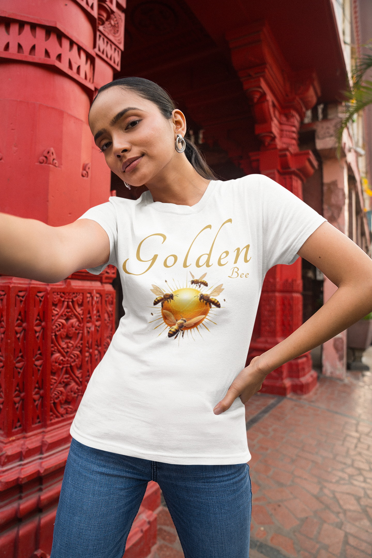 This Golden Bee England T-Shirt exudes a classic and timeless vibe, perfect for those who appreciate elegant and subtle design. Made with soft and durable ring-spun cotton, this unisex t-shirt is lightweight and comfortable to wear all year round. The crew neckline and clean design make it a versatile piece that can be styled for any occasion, whether formal or casual. Ideal for those who love England and its iconic symbols, this t-shirt is a great choice for patriotic holidays or everyday wear.

Product fe