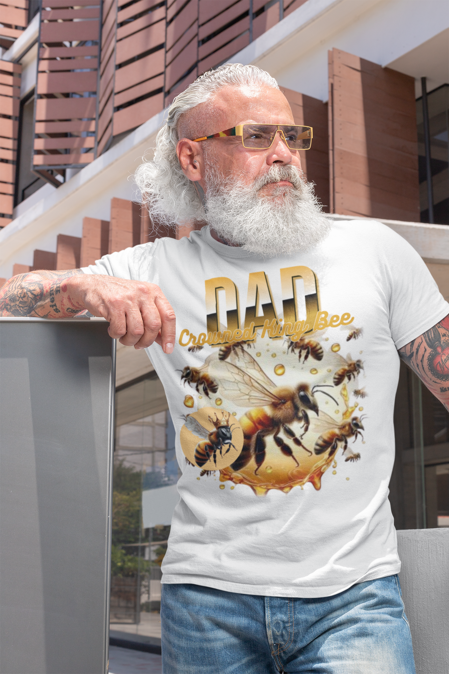 "Best Dad the King Bee T-Shirt with royal bee and crown design."